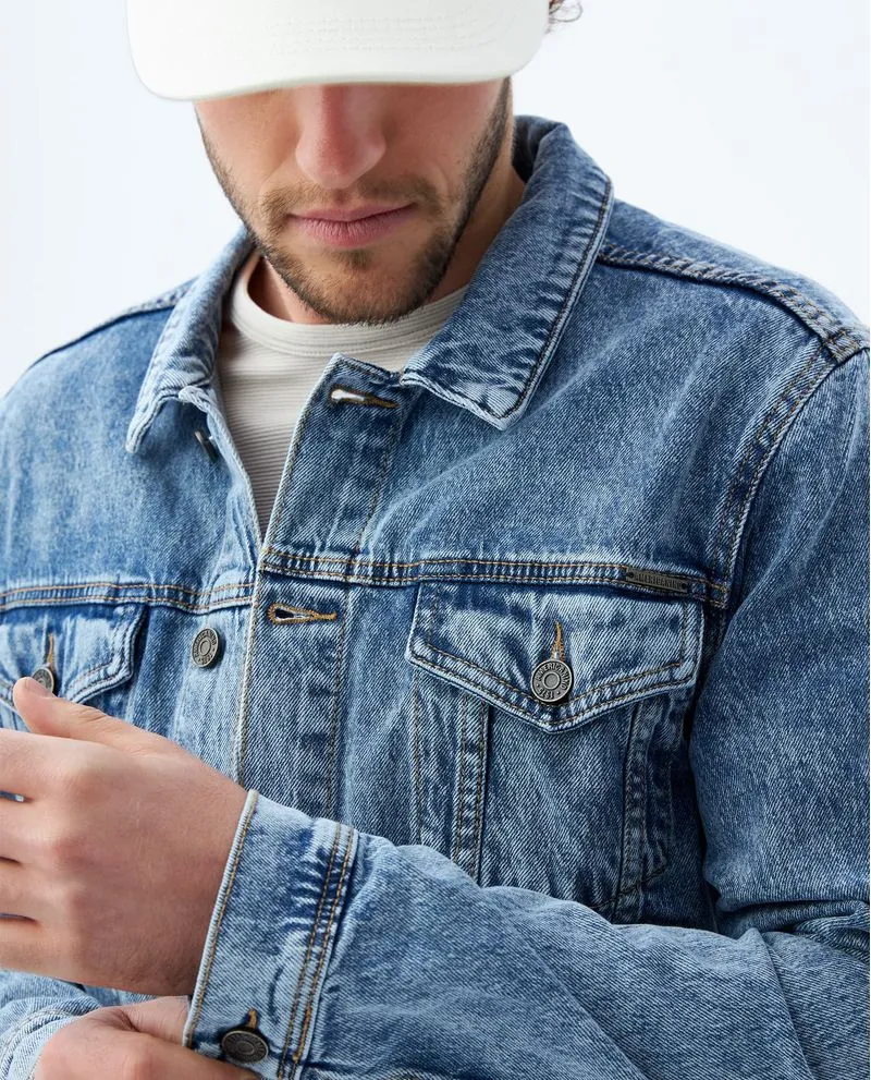 Chaqueta con bolsillos de tapa para hombre