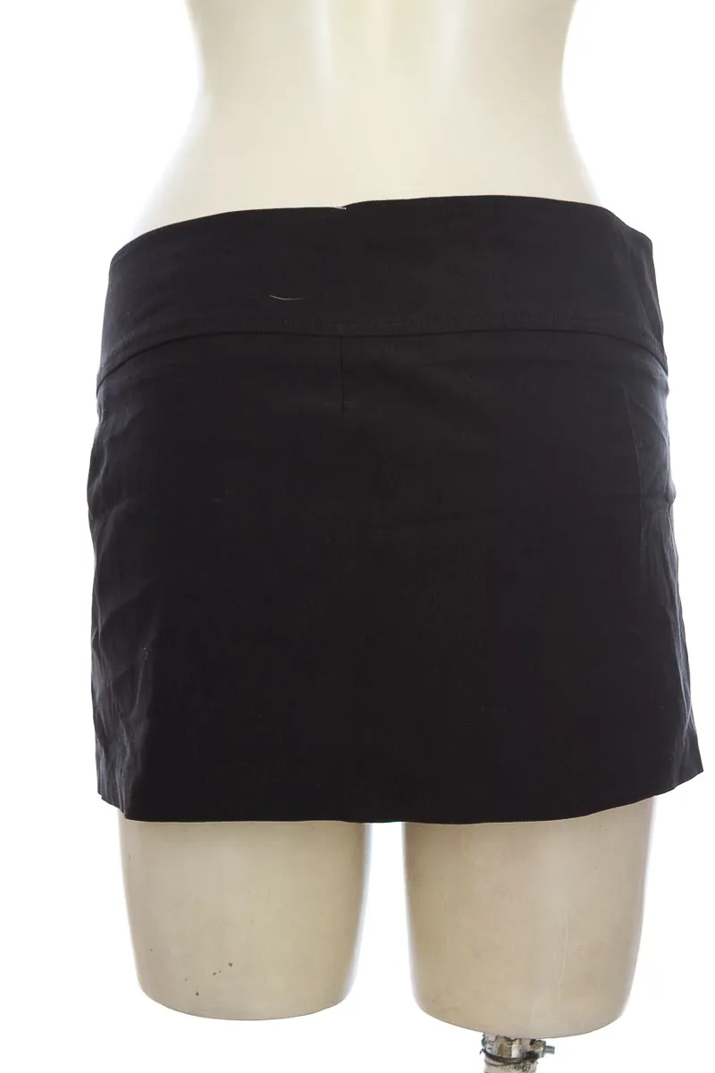 FALDA COLOR NEGRO  RAMPAGE