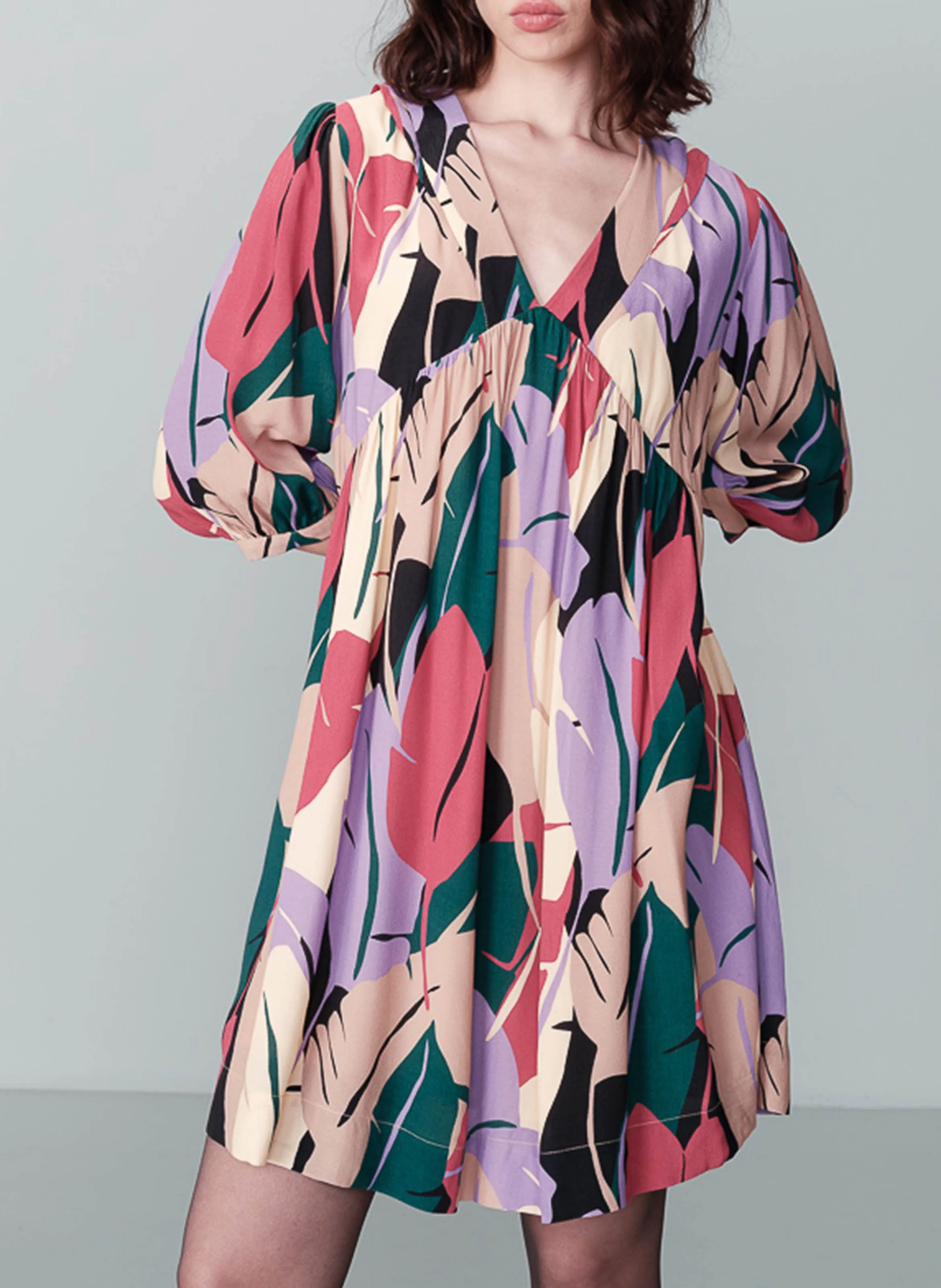 NITA  VESTIDO CORTO BABYDOLL ESTAMPADO EN MULTICOLOR