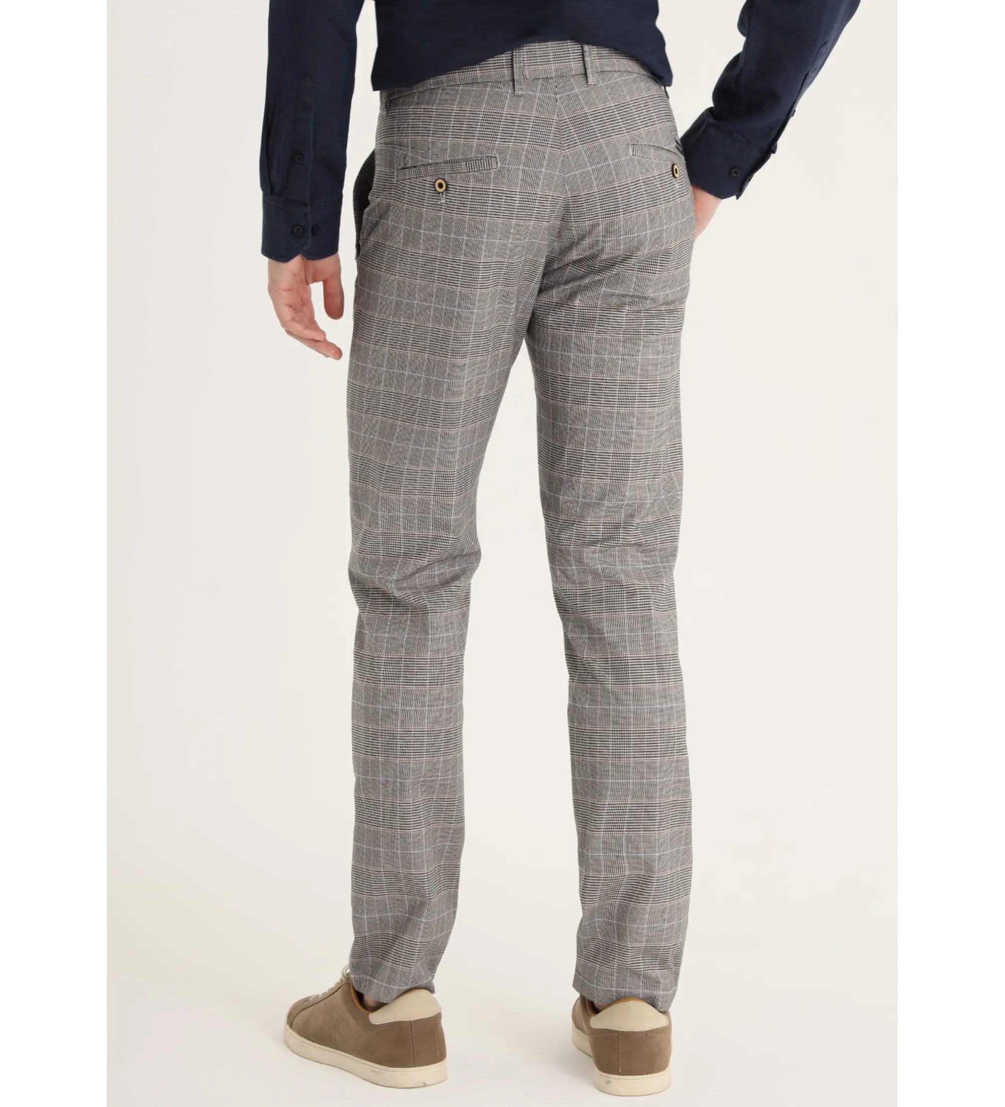 PANTALONES CHINO SLIM  TIRO MEDIO ESTAMPADO DE CUADROS GRIS