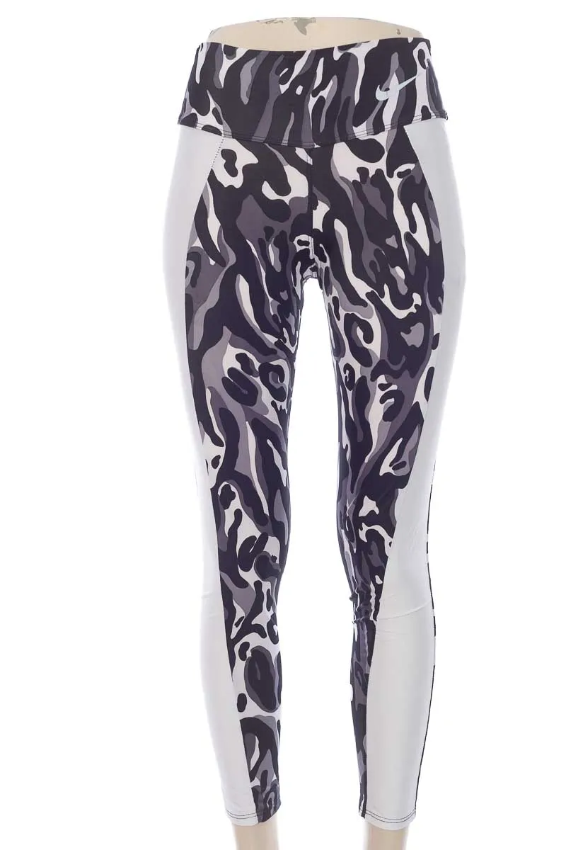 ROPA DEPORTIVA / SALIDA DE BAñO COLOR NEGRO  CLOSEANDO