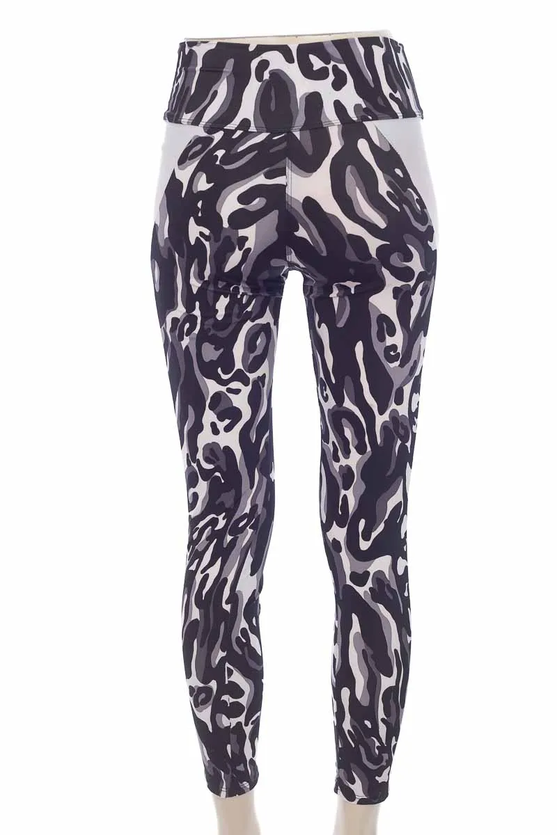 ROPA DEPORTIVA / SALIDA DE BAñO COLOR NEGRO  CLOSEANDO